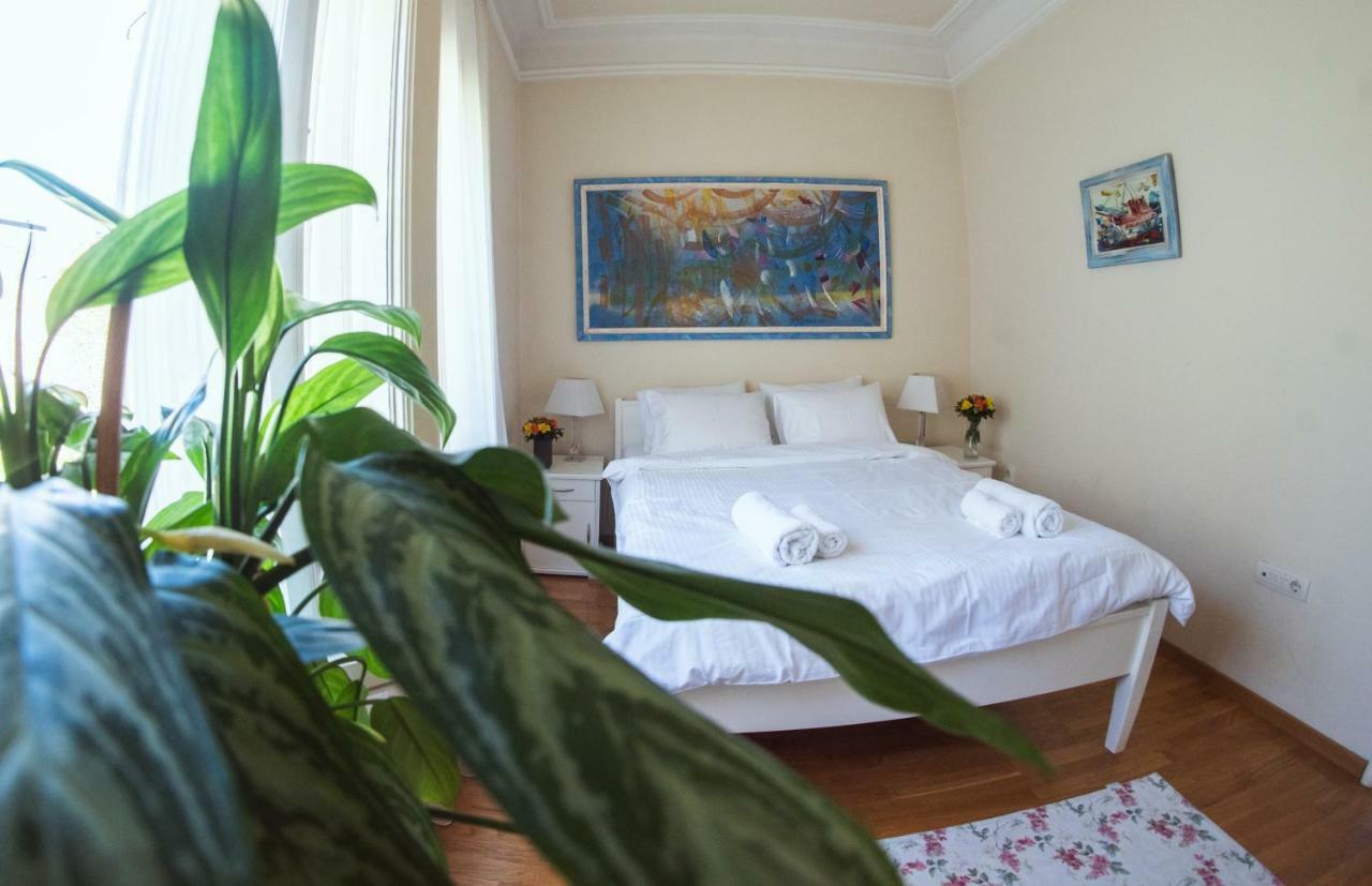 Crown Apartment With Garden View Belgrado Exterior foto